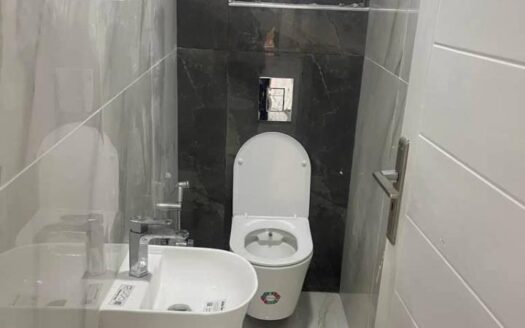 للإيجار شقة ارضية في اللاذقية