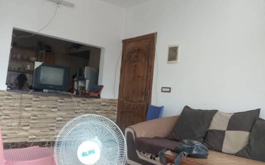 للبيع شقة جاهزة اكساء ممتاز موقع مميز  الغمقة الشرقية