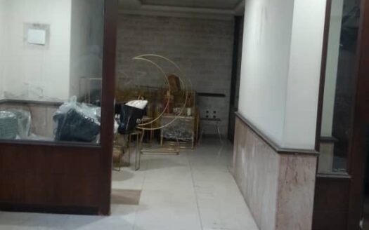 للإيجار مكتب ارضي تجاري في المزرعة