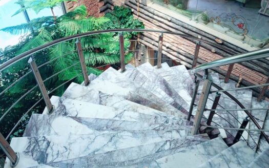 للإيجار قصر جوليا في سهل الزبداني