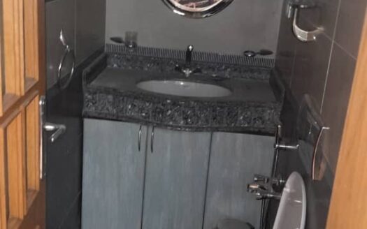 للإيجار مكتب ارضي تجاري في المزرعة