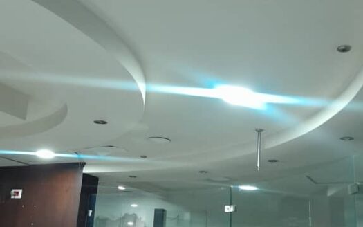 للإيجار مكتب ارضي تجاري في المزرعة