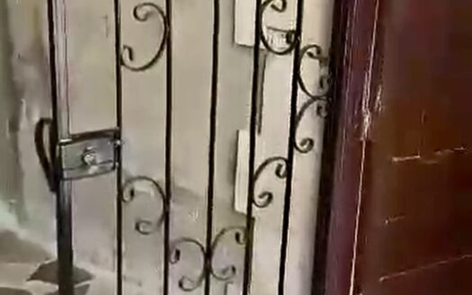 للإيجار شقة تبعد عن مفرق التوته 300 م