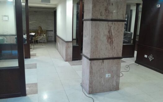 للإيجار مكتب ارضي تجاري في المزرعة