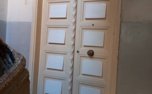 للإيجار شقة في عين كرش فاضية