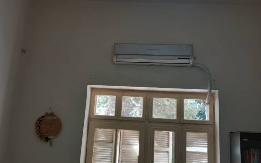 للإيجار شقة في عين كرش فاضية