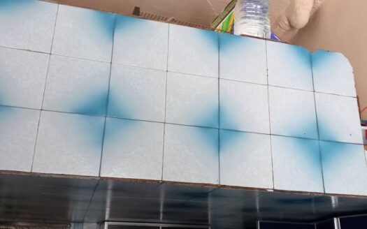 للإيجار شقة في عين كرش فاضية