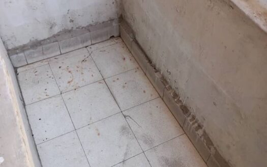 للإيجار شقة في عين كرش فاضية