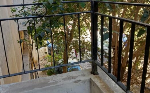 للإيجار شقة في عين كرش فاضية