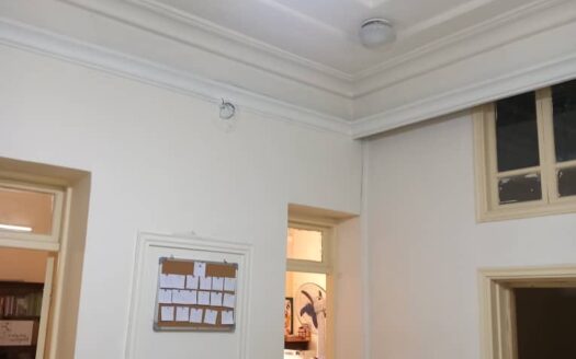 للإيجار شقة في عين كرش فاضية