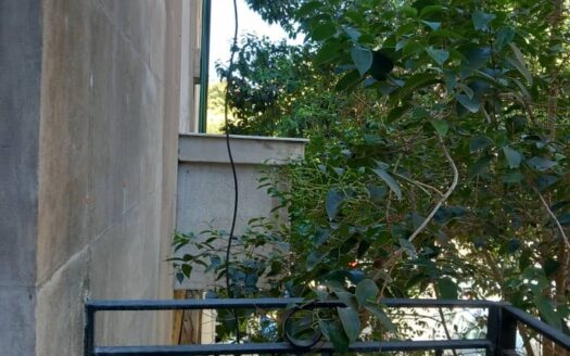 للإيجار شقة في عين كرش فاضية