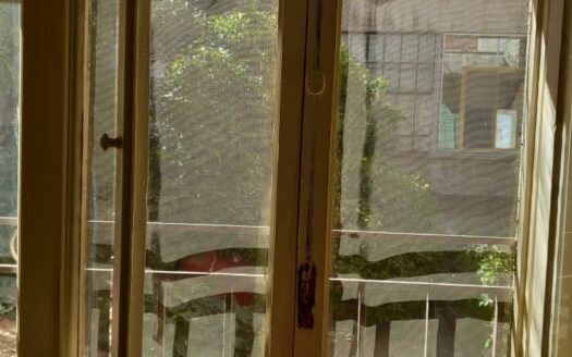 للإيجار شقة في عين كرش فاضية