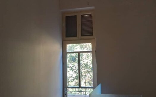 للإيجار شقة في عين كرش فاضية