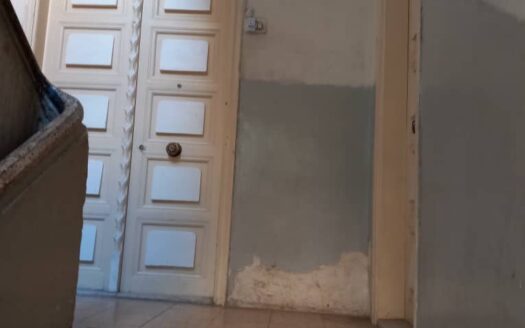 للإيجار شقة في عين كرش فاضية