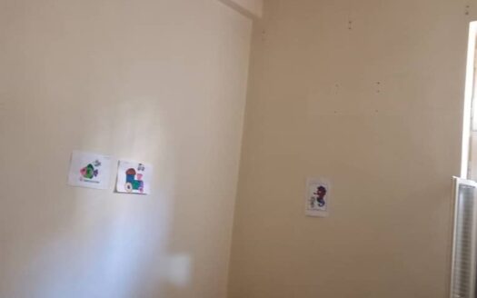 للإيجار شقة في عين كرش فاضية