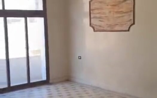 للإيجار شقة في عين كرش فاضية