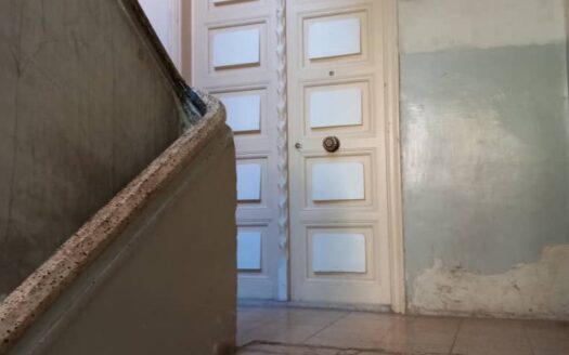 للإيجار شقة في عين كرش فاضية