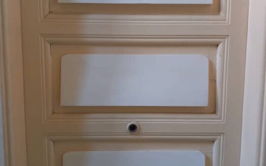 للإيجار شقة في عين كرش فاضية