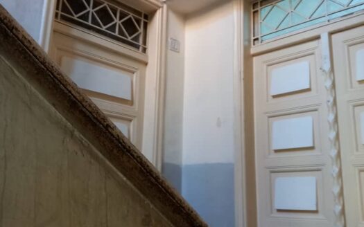 للإيجار شقة في عين كرش فاضية