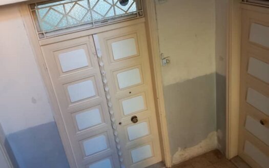 للإيجار شقة في عين كرش فاضية