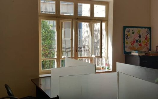 للإيجار شقة في عين كرش فاضية