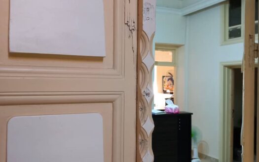 للإيجار شقة في عين كرش فاضية